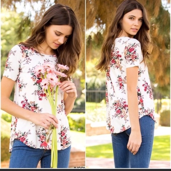 Gorgeous Ivory Floral Top - Picture 4 of 8